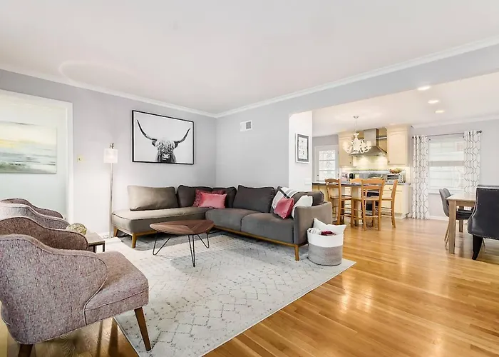 Bexley Family Friendly ★ King Bed ★ Staycation Holiday home Columbus