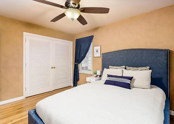 Bexley Family Friendly ★ King Bed ★ Staycation Holiday home Columbus